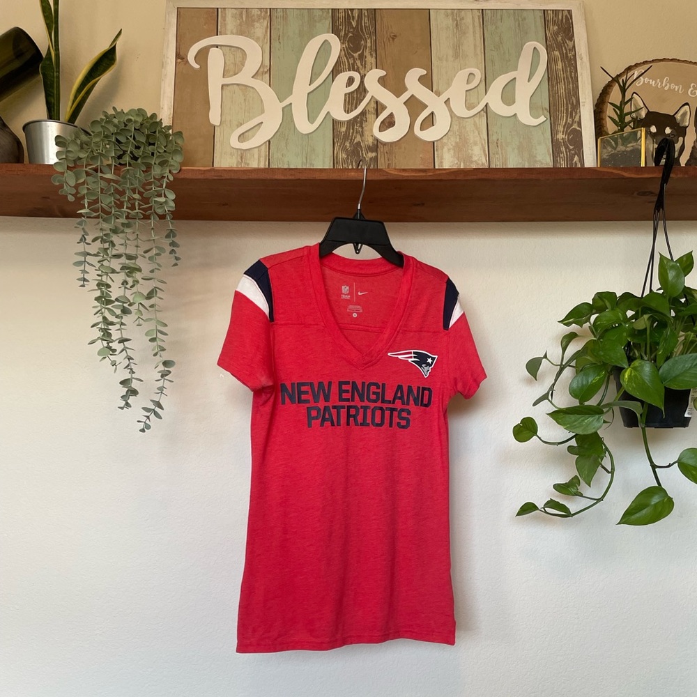 Nike | New England Patriots V-Neck Tee